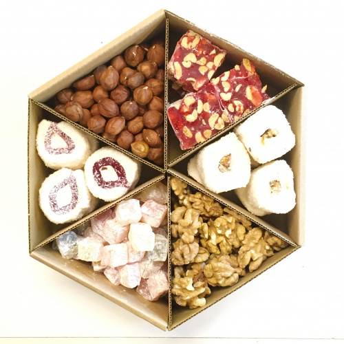 Подарочный набор шестиугольный из орехов и сладостей